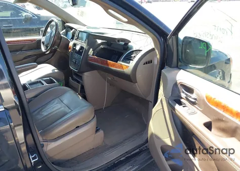 2015 Chrysler Town & Country Touring из США, поврежденный, VIN 2C4RC1BG4FR751793
